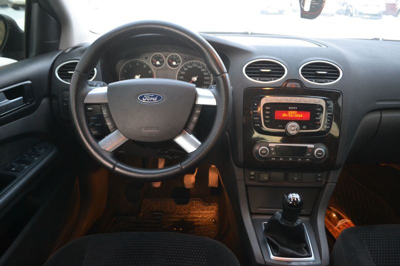 Продам Ford Focus 1.6 MT (101 л.с.), 2007