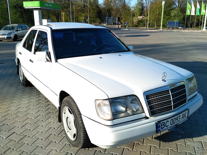 Продам Mercedes-Benz E-Класс E 200 Kat 5MT (118 л.с.), 1990