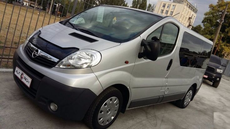 Опель Виваро 2008 год. Opel Vivaro 2008. Пластик стойки водителя Опель Виваро 2008.