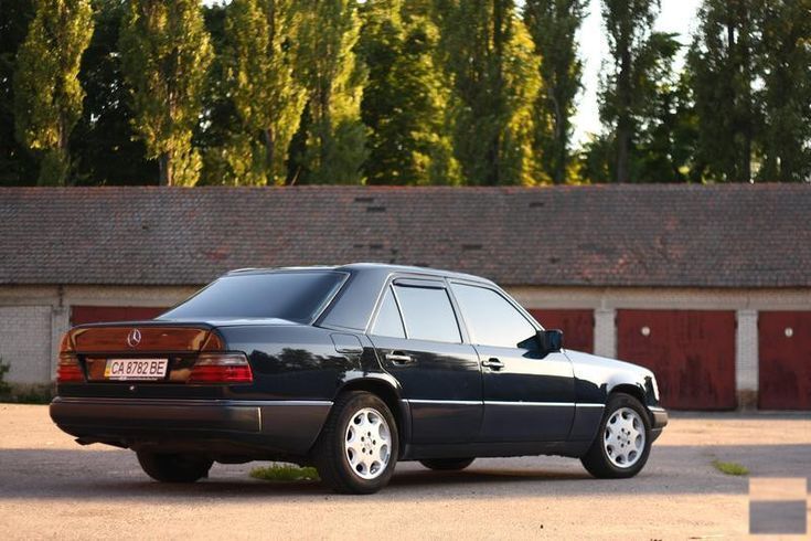 Продам Mercedes-Benz E-Класс, 1993