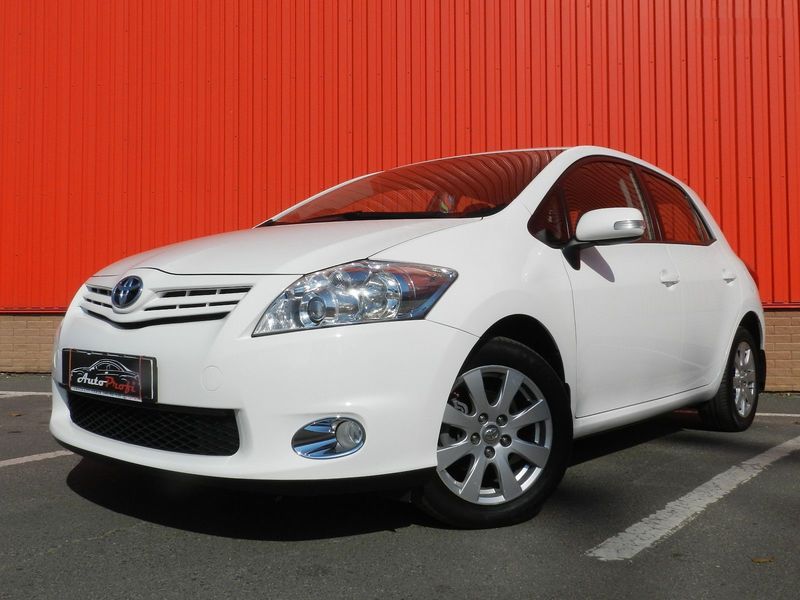 Продам Toyota Auris 1.6 MMT (132 л.с.), 2011