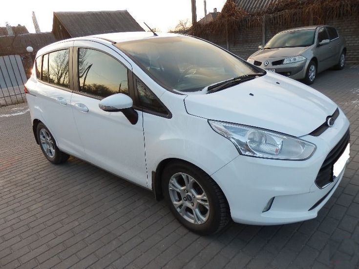 Ford b Max 2011