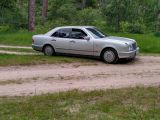 Mercedes-Benz E-Класс 1996 с пробегом 247 тыс.км. 2 л. в Ровно на Autos.ua