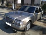 Mercedes-Benz E-Класс 1988 с пробегом 250 тыс.км. 2.3 л. в Черновцах на Autos.ua