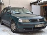 Volkswagen Passat 1.6 MT (101 л.с.) 1998 с пробегом 320 тыс.км.  л. в Львове на Autos.ua